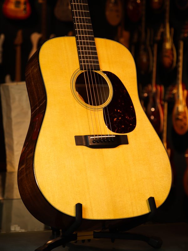 Martin D-18