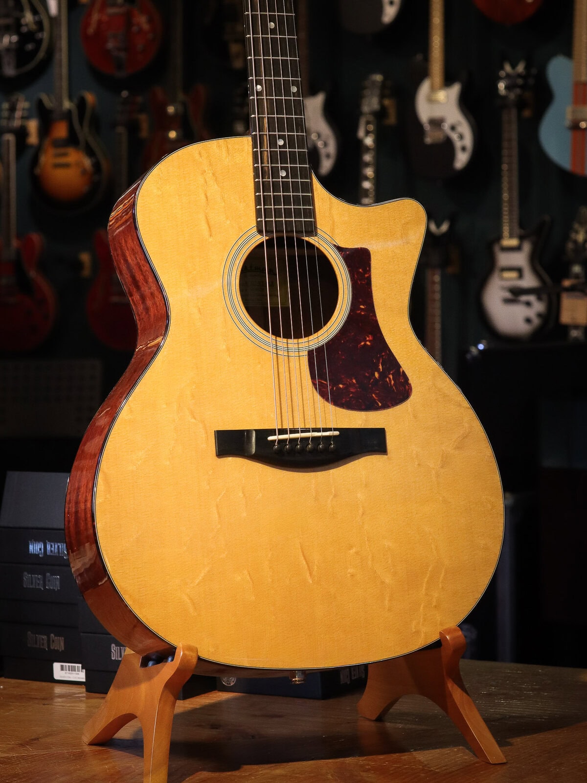 Eastman AC122-1CE-DLX